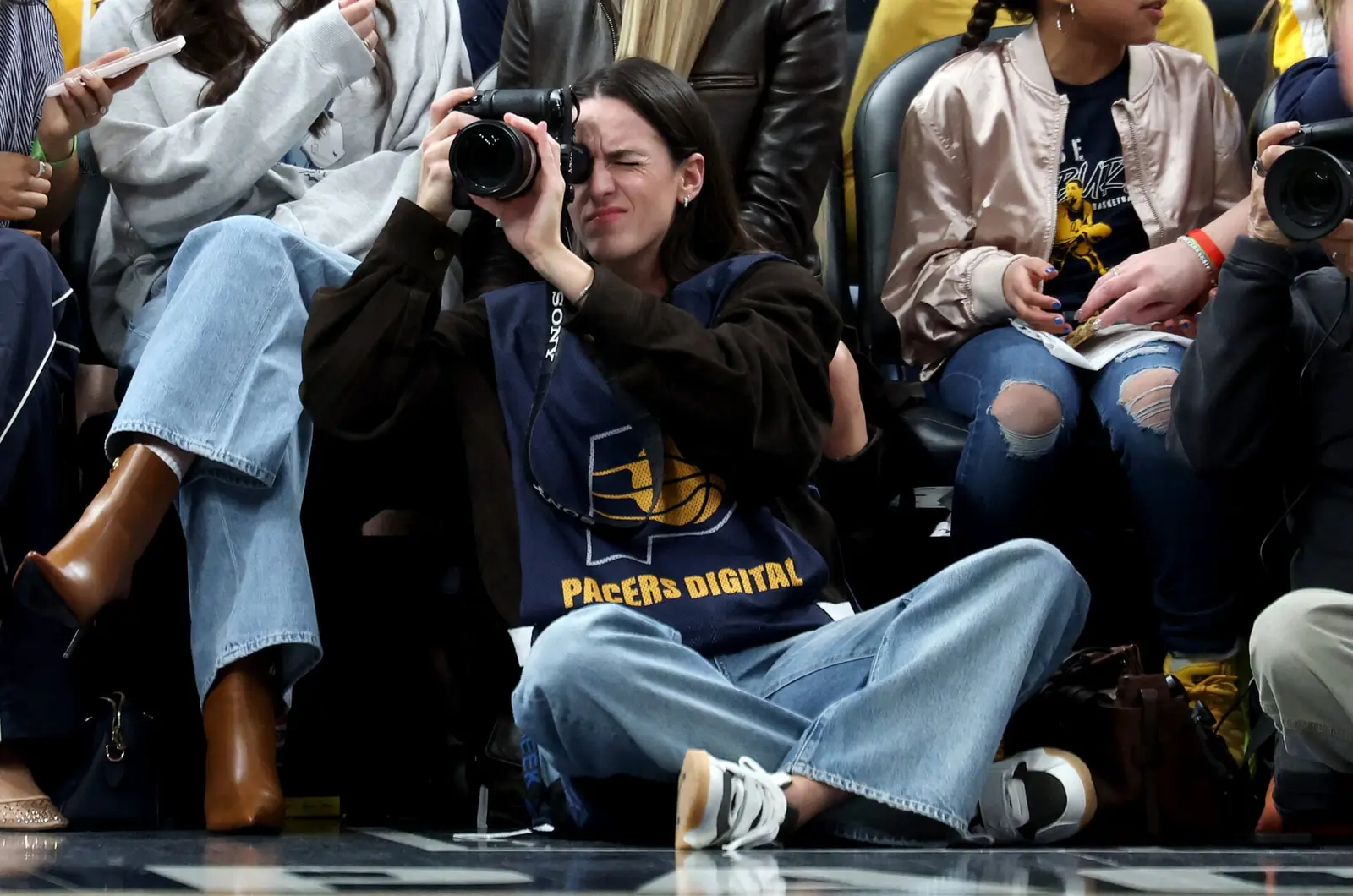 Caitlin Clark, criticată de fani după ce s-a uitat la meciul lui LeBron James