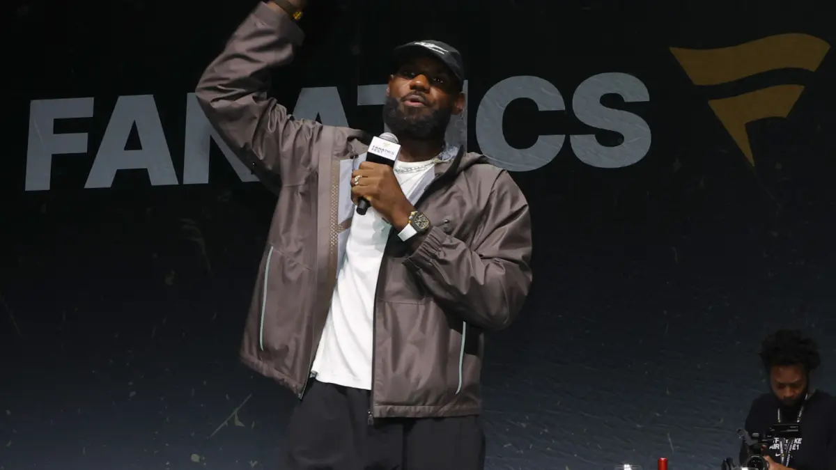 LeBron James debutează cu 76ers în fața Knicks
