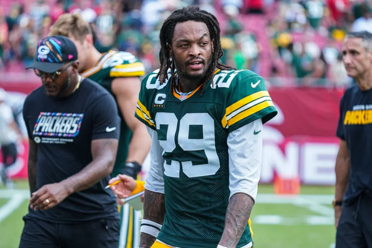 NFL-ul l-a amendat dur pe Xavier McKinney după criticile la adresa arbitrajului