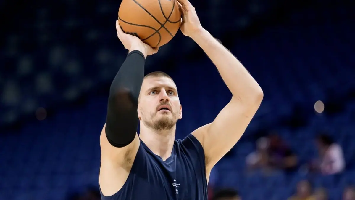 Jokic duce Nuggets în meciul de deschidere al NBA Cup împotriva Suns